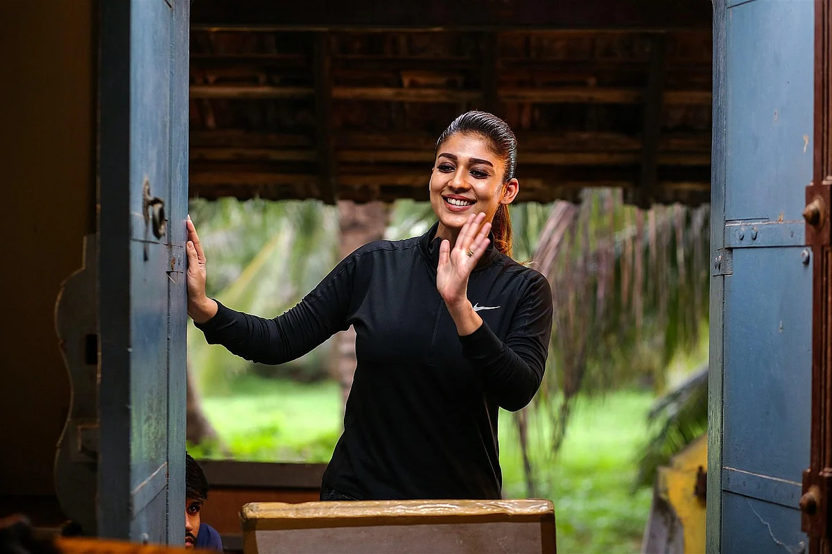 ``பெண்களை மையப்படுத்திய படங்கள் பேய்ப்படங்களாக இருப்பதற்கு இதுதான் காரணம்..!’’ - `ஐரா’ இயக்குநர் சர்ஜூன்