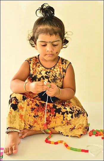 குழந்தைகளின் கவனிக்கும் திறனை அதிகரிக்கும் ஃபைன் மோட்டார் திறன்