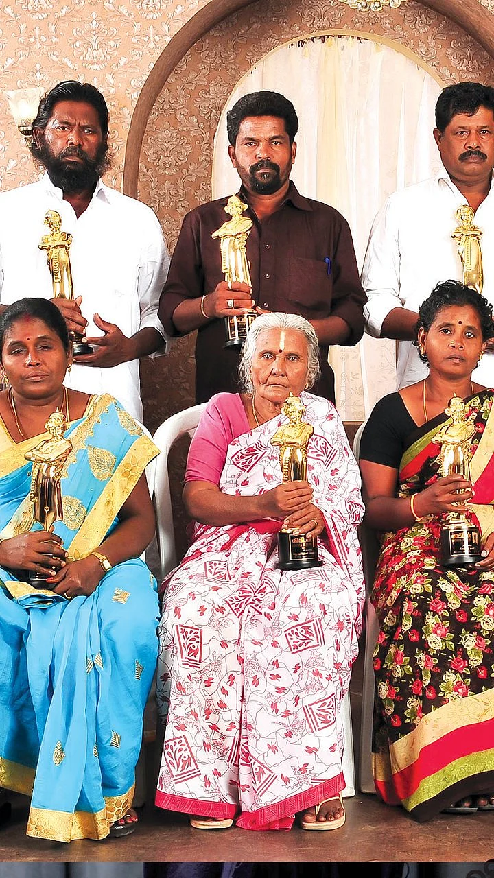 தூத்துக்குடி தியாகிகளுக்கு விகடன் செய்த கௌரவம்! - அச்சத்தில் பதறிய காவல் துறை...