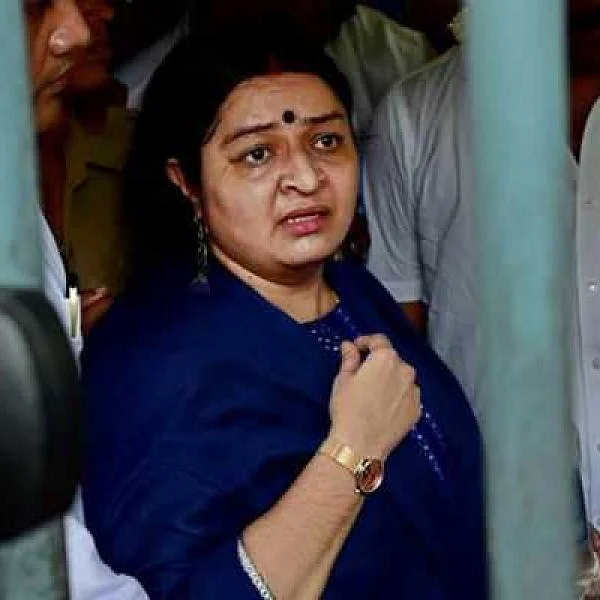 `தேர்தல் நாடகமாடி, எங்க பணத்தை தீபா சுருட்டிட்டாங்க!'- விருப்ப மனு அளித்த நிர்வாகிகள் புலம்பல்