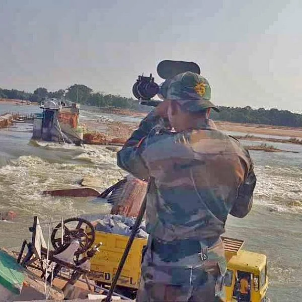 முக்கொம்பு மேலணை சீரமைப்பு பணிகளை ஆய்வு செய்த இந்திய ராணுவம்..!