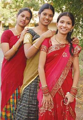 தாவணி டே!