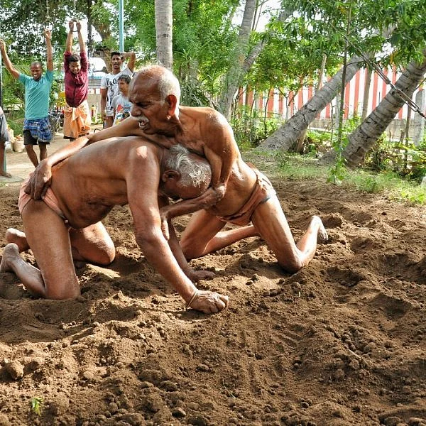 95 வயதில் குஸ்தி... இயற்கை ஜிம்மில் அசத்தும் அதிரடி 'இளைஞர்கள்'!