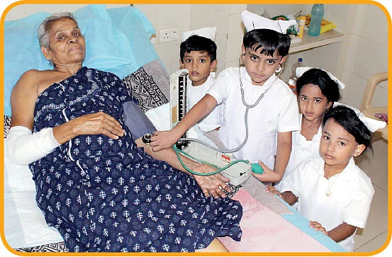 அவதார் - சந்தோஷ மருந்து கொடுத்த சின்னச் செவிலியர்கள் !