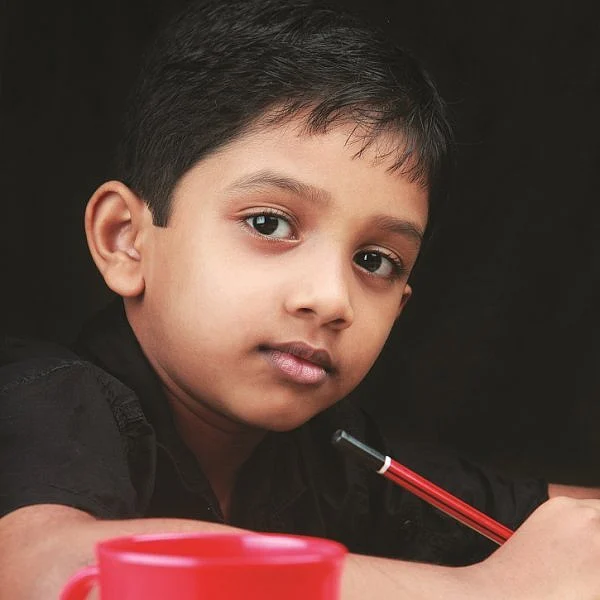 போர்டை பார்த்து நோட்டில் எழுத ஆரம்பிக்கும் குழந்தைகளுக்கான டிப்ஸ்! #GoodParenting