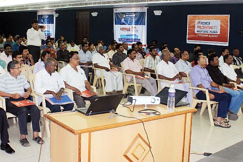‘‘வெளிநாட்டினர் லாபம் பார்க்க, நாம் வேடிக்கை பார்க்கிறோம்!’’