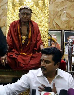 நடிகர் சங்க விவகாரத்தின் பின்னணியில் அரசியல் சதி : சரத்குமார் குற்றச்சாட்டு