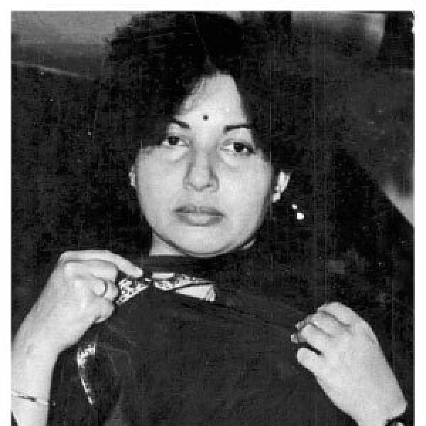 ''பட்ஜெட் கிழிப்பு... மூக்குகண்ணாடி உடைப்பு... சேலை கிழிப்பு..!'' சட்டசபையில் ஜெயலலிதா தாக்கப்பட்ட தினம் இன்று
