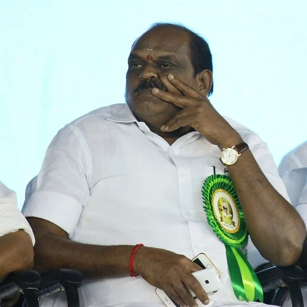 "எங்களைப் பார்த்துப் பயப்படுகிறார் தினகரன்" அதிரடி காட்டிய வைத்திலிங்கம்