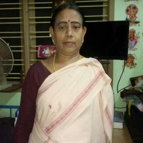 “தவறான சிகிச்சையில் இழந்தது கையைத்தான்...தன்னம்பிக்கையை அல்ல!” யோகா டீச்சர் கலா