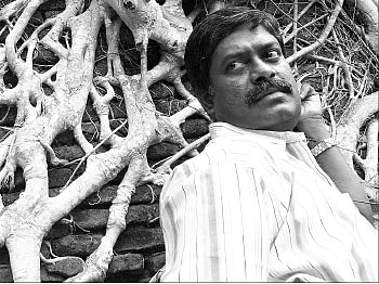 நினைவில் மின்னும் ஒளிப்படங்கள் - புதுவை இளவேனில்