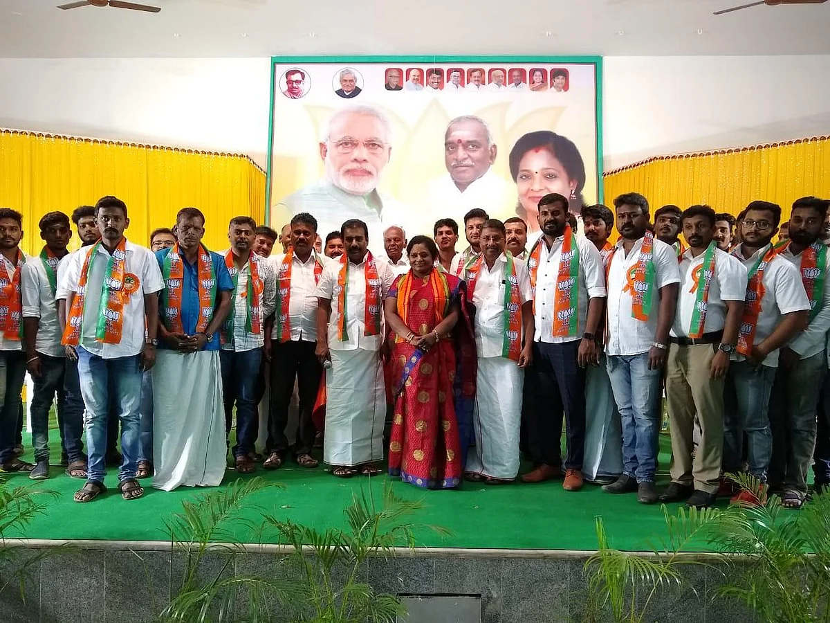 `கொல்கத்தா கூட்டத்தில் ராகுலை முன்மொழியாதது ஏன்?’ - ஸ்டாலினுக்கு தமிழிசை கேள்வி!