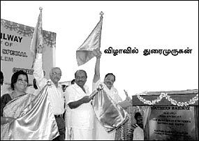 எங்க ஏரியா உள்ளே வராதே..!