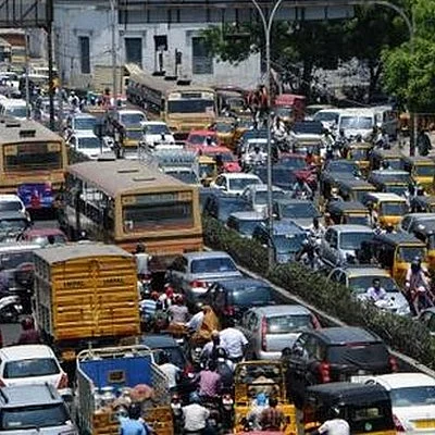 சென்னையில் கடும் போக்குவரத்து நெரிசல்: அலுவலகம் செல்வோர் அவதி!