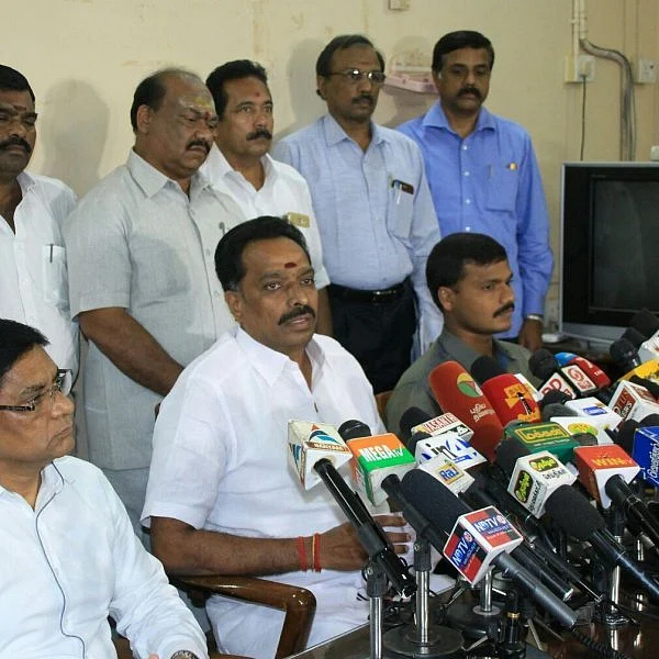 `வரைமுறையின்றி ஓட்டுகிறார்கள்; இனி லைசென்ஸ் வழங்குவதில் கடுமையாக்கப்படும்!'- எம்.ஆர்.விஜயபாஸ்கர்