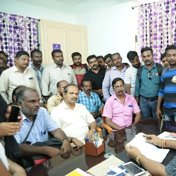 `எஸ்.வி.சேகர் மீது நடவடிக்கை!’ - மத்திய அமைச்சர் அலுவலகத்தில் பத்திரிகையாளர்கள் புகார்