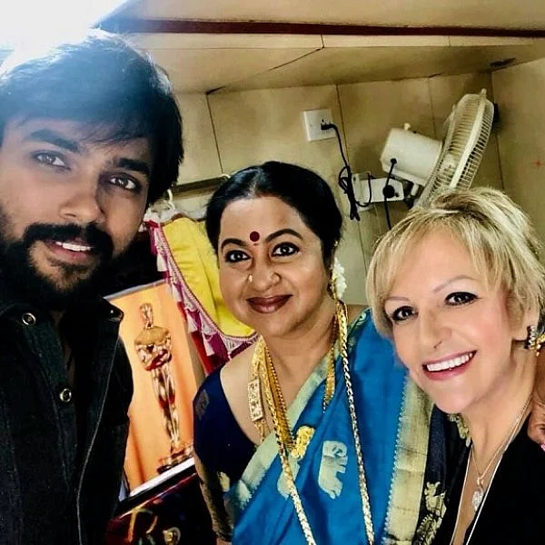 `சின்னத்திரைக்கு 2 மாதம் பிரேக்' - இயக்குநர் சரண் படத்தில் இணைந்திருக்கும் நடிகை ராதிகா!