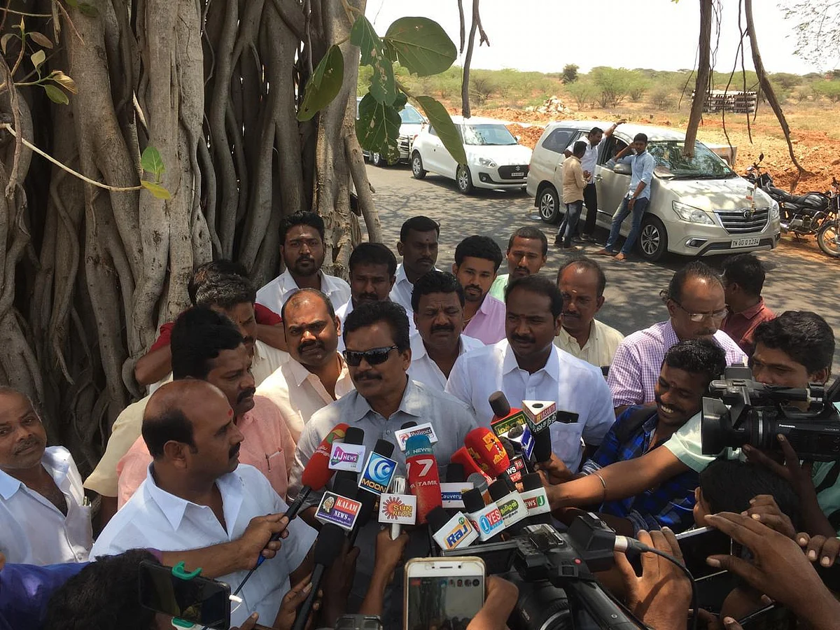 ``தி.மு.க வோடு சேர்ந்து ஆட்சியைக் கலைப்போம்!" − தங்கதமிழ்ச்செல்வன் அதிரடி
