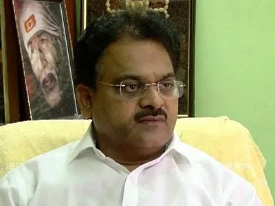 பொங்கல் வடை சாப்பிடத்தான் ஐசரி டீம் ஆளுனர பார்க்கப் போனாங்க - பூச்சி முருகன்