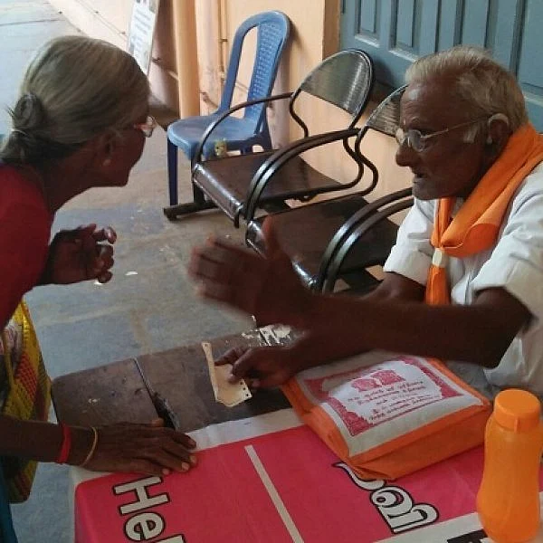 ராஜீவ்காந்தி மருத்துவமனையில் உதவிக்கு ஓடிவரும் இலவச சேவை மையம்! - உபயம்: சீனியர் சிட்டிசன்ஸ்