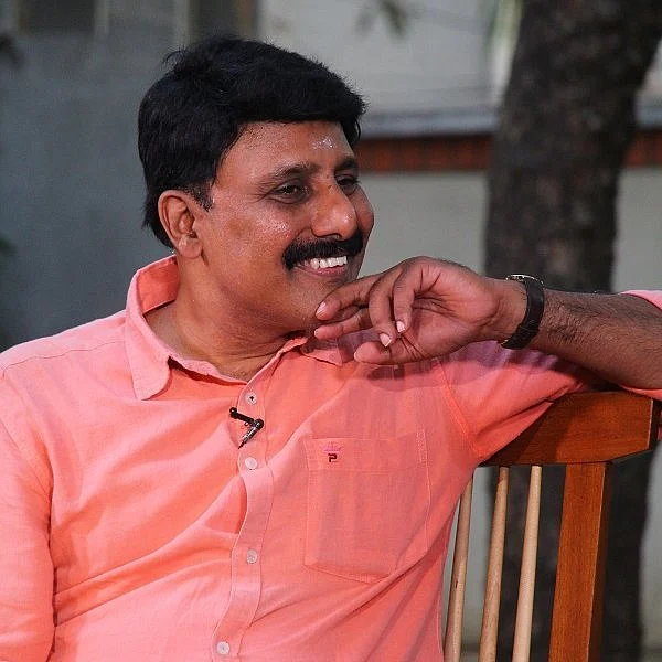 `அயர்ன் மேன் தமிழ்க் குரல் என்னுடையதுதான்!' - டப்பிங் ஆர்டிஸ்ட் ரவிசங்கர்