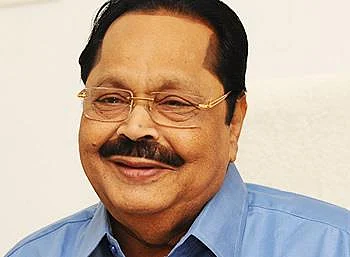 'உங்களுக்கு அப்பா, அம்மா வெச்ச பேரே துரைமுருகன்தானா?'