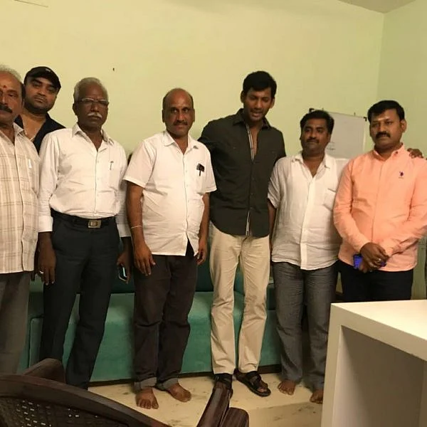 "விஷாலை சந்தித்தோம். கியூப் நிறுவனத்திற்கு மாற்று வரும்!" - திரையரங்க உரிமையாளர் சத்யசீலன்.