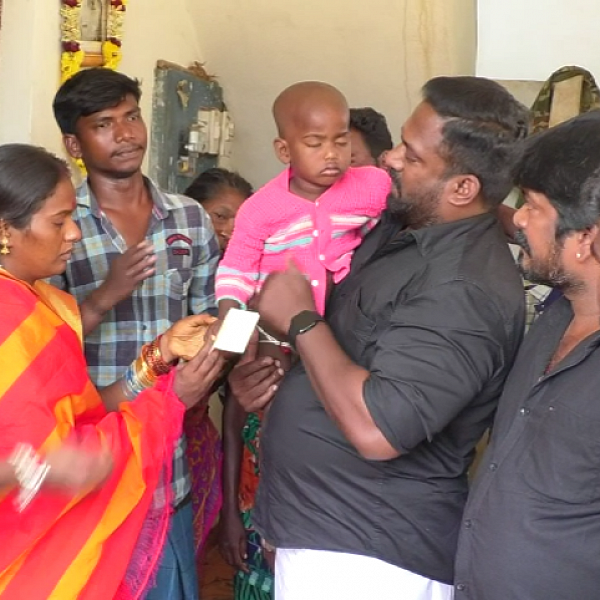`நம்மைக் காத்த தெய்வத்தின் வீட்டுக்கு வந்திருக்கேன்!' - அரியலூரில் கண்கலங்கிய ரோபோ சங்கர்