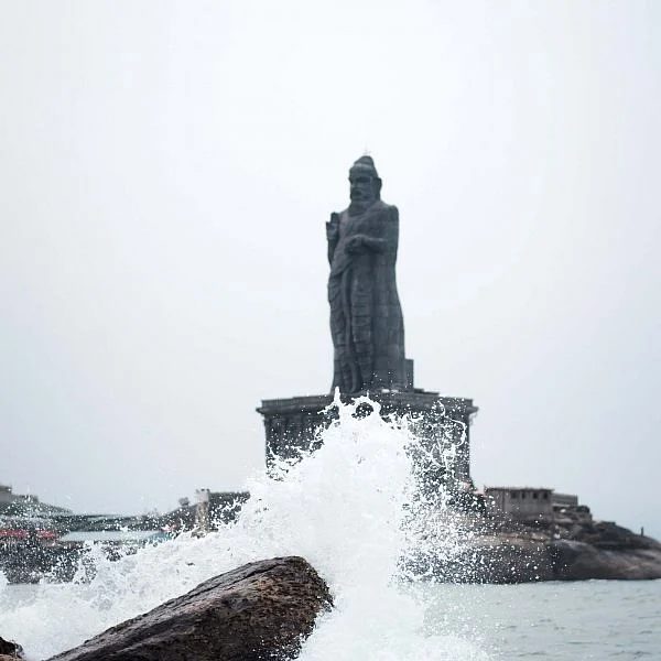 திருவள்ளுவர் சிலை, விவேகானந்தர் பாறை, முக்கடல் சங்கமிக்கும் கன்னியாகுமரி... புகைபடத்தின் வழியே ஒரு ரவுண்ட் அப்... படங்கள் - சே.அபினேஷ்