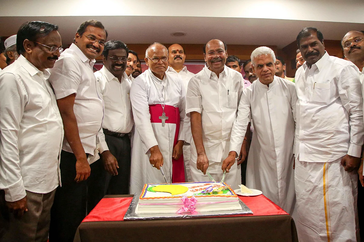 'மாறி மாறி அன்பை பொழியுங்கள்; கிறிஸ்துமஸ் கொண்டாட்டத்தில் ராமதாஸ் பேச்சு