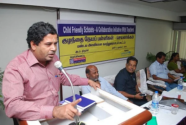 ஆசிரியர்கள் மாணவர்களின் நண்பன்...!