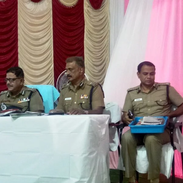 `வாக்குப்பதிவு இயந்திரங்களை இடமாற்றம் செய்தது ஏன்? - தேர்தல் பிரிவு டி.ஜி.பி அசுதோஷ் சுக்லா விளக்கம்