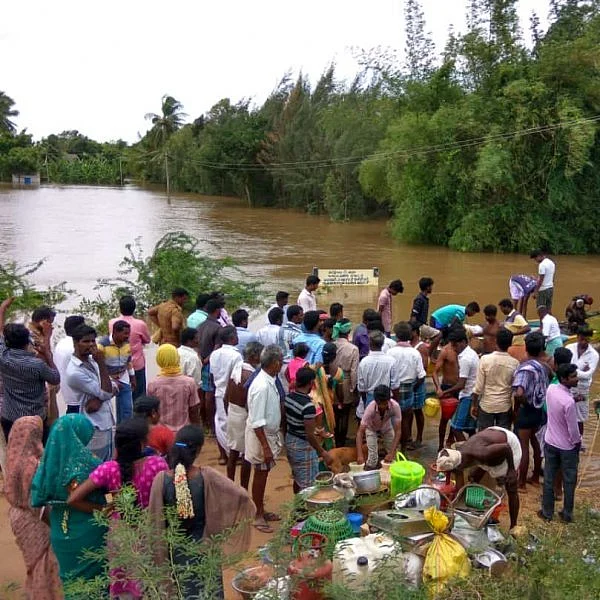 கொள்ளிடம் ஆற்றில் வெள்ளப்பெருக்கு - தீவுகளான கரையோர கிராமங்கள்!