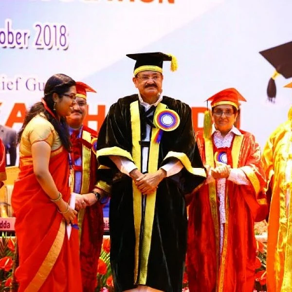 `பிரதமர் மோடியின் மூன்று மந்திரங்கள் இதுதான்!' - மருத்துவ மாணவர்களிடம் சுட்டிக்காட்டிய வெங்கைய நாயுடு