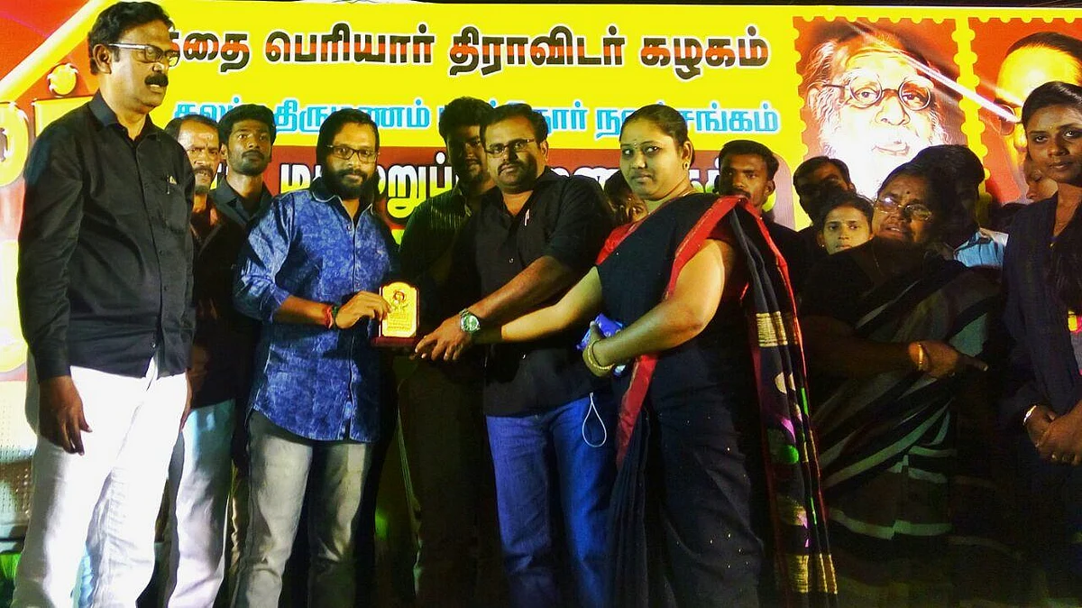 "இந்த சிஸ்டத்தை உடைக்கக் கூடிய பேராயுதம், காதல்!" - ராஜூமுருகன்