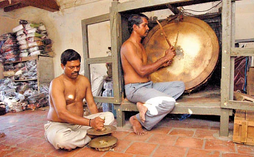300 ஆண்டுகளாக ஒலிக்கும் ஓசை !