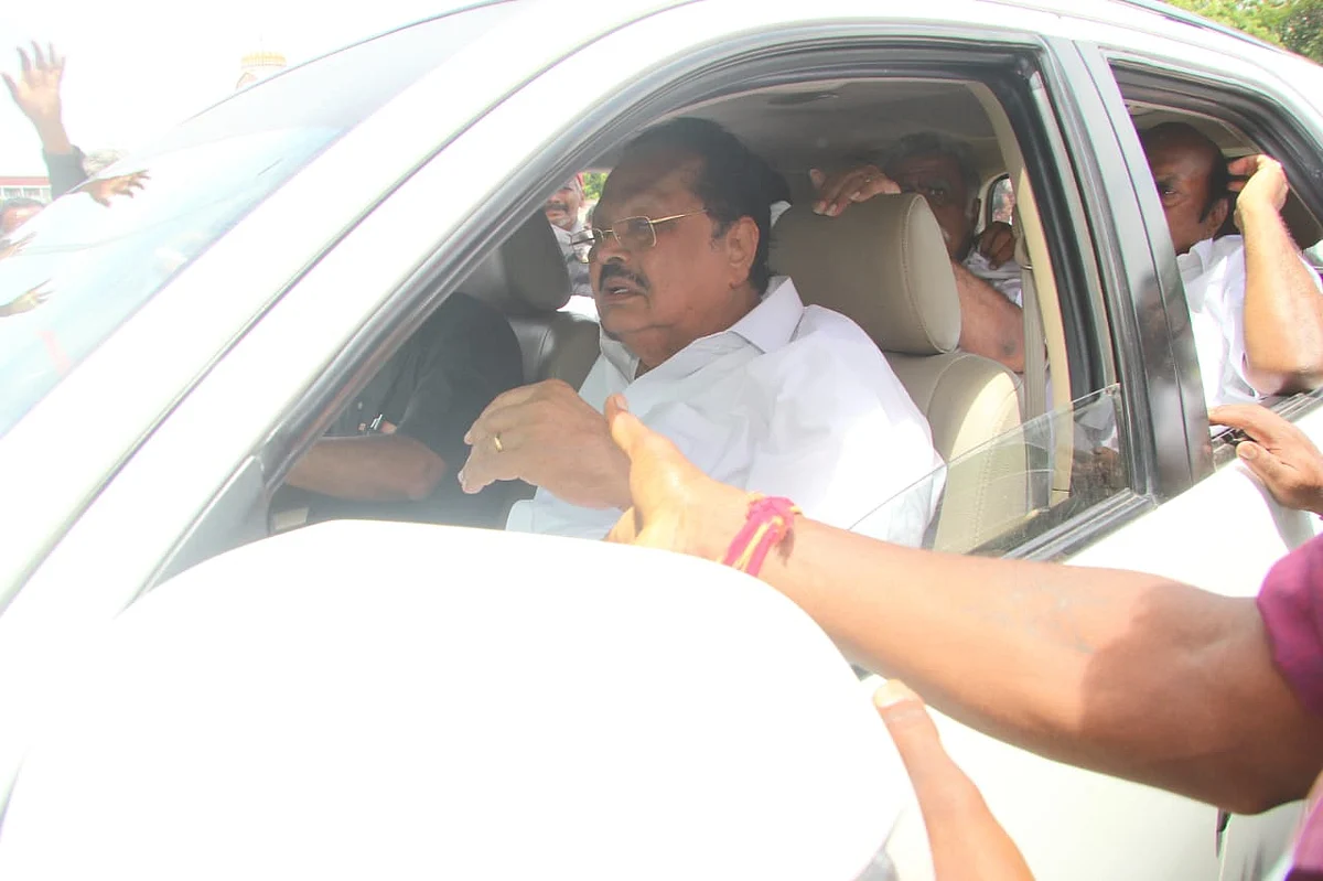 Live update: மெரினாவில் விதைக்கப்பட்டார் கலைஞர்! #Karunanidhi