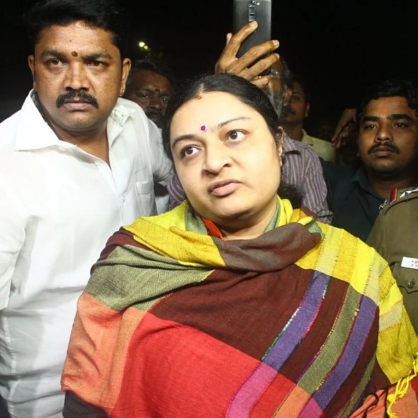‘‘ஜெயலலிதாவின் கர்ச்சீப்புக்குகூட உரிமையாளர் நான்தான்...” கொந்தளிக்கும் தீபா #ITRaids