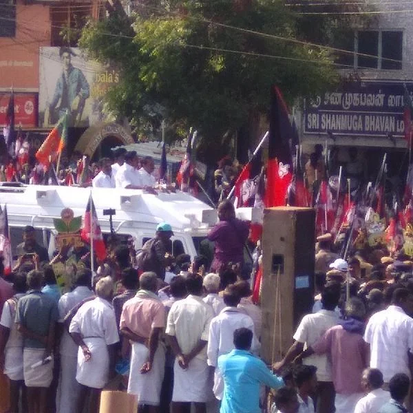 `ஆட்டத்தை ஸ்டார்ட் பண்ணுங்கோ!' - கூட்டம் கலையாமல் இருக்க அமைச்சர் செய்த ஏற்பாடு