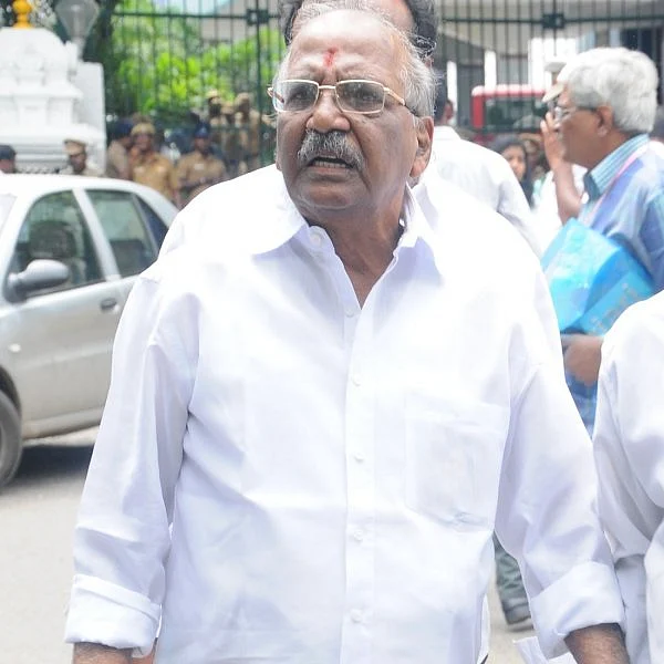 ``கட்சியில் உறுப்பினர் சேர்க்கை தாமதத்துக்கு என்ன காரணம்?" - மதுசூதனனின் விளக்கம்!