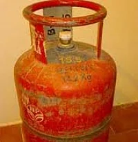டீசல் லிட்டருக்கு ரூ.5; சமையல் எரிவாயு ரூ.250 உயர்த்த பரிந்துரை!