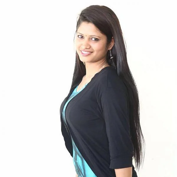 8-ம் வகுப்பில் விஜே... ப்ளஸ் ஒன்ல நடிகை..! - குடும்ப பாரத்தை சுமந்த யாஷிகாவின் சோகக்கதை