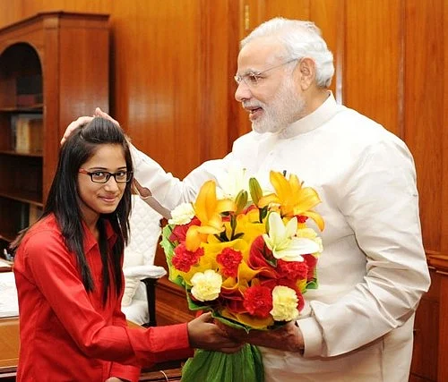 பகவத் கீதை போட்டியில் முதலிடம் பெற்ற இஸ்லாமிய பெண் தானத்திலும் தாராளம்!