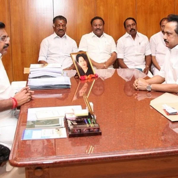 `காவிரி விவகாரத்தில் அடுத்தகட்ட நடவடிக்கைகள்’ - முதலமைச்சர், ஸ்டாலின் இன்று அவசர ஆலோசனை