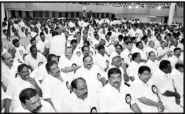 அண்ணாவாக மாறிய துரை! - அங்கும் நடந்தது ‘ஆட்சி’ மாற்றம்!