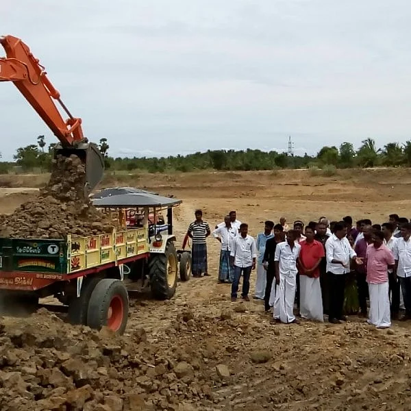 'நாம எப்படியோ தண்ணி குடிச்சிடுறோம்... ஆடு, மாடு என்ன பண்ணும்?’: சீமான் சீற்றம்!