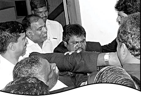 "தேர்தலில் தோற்றுவிட்டு புதுச்சங்கம் ஆரம்பித்துக் கொள்வார்களா?"
