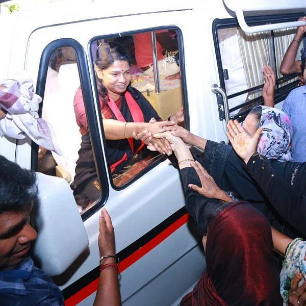 ` தேர்தல் அறிக்கையில் எங்களை மறந்துவிட்டீர்கள்!' - கனிமொழியை கலங்க வைத்த மீனவர்கள்