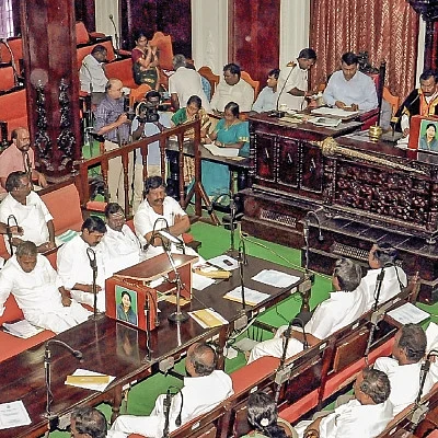 டூவீலர் டு ஸ்கார்ப்பியோ... சிங்கிள் பெட்ரூம் டு ஆடம்பர பங்களா!