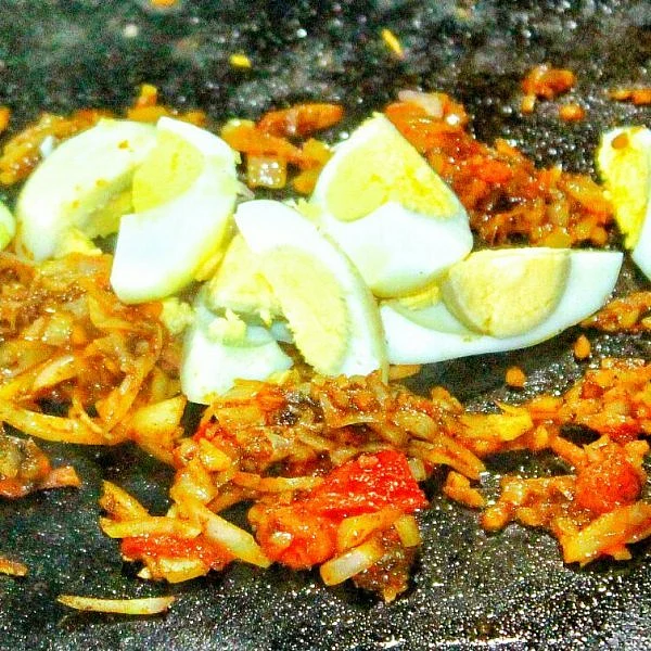 முட்டை மாஸ்.... மூன்று வகை ரெசிப்பி... ஐந்து வகை குழம்பு... அசத்தும் ருசி!